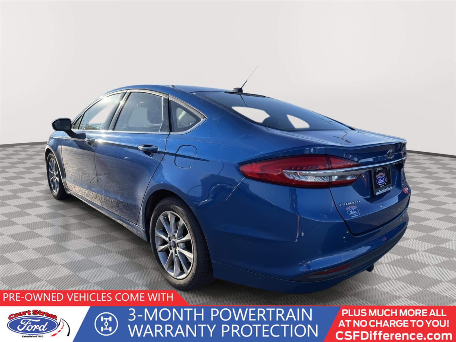Used 2017 Ford Fusion SE w/ Fusion SE Technology Package image 5