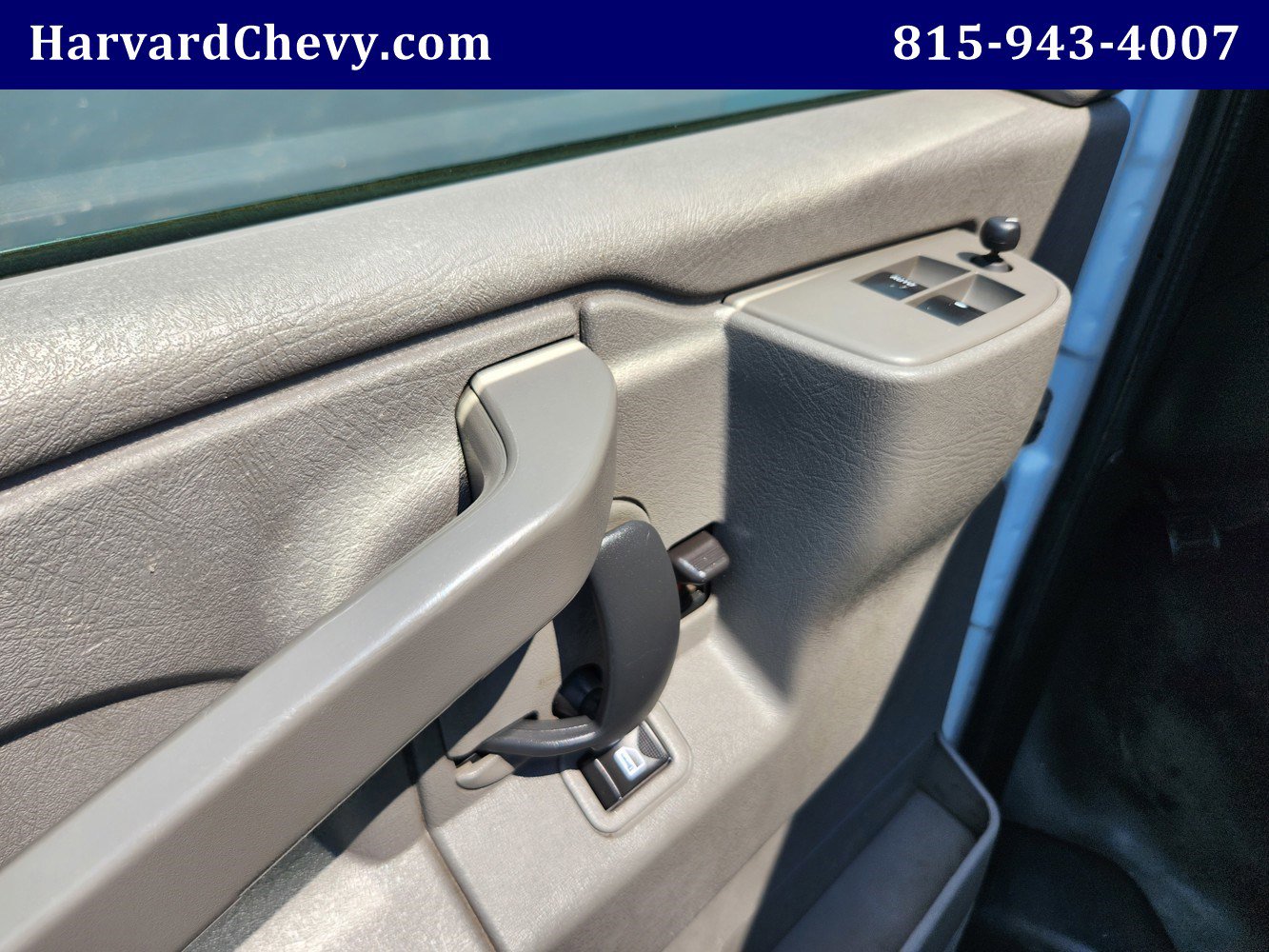 Used 2019 Chevrolet Express 3500 w/ Driver Convenience Package image 25