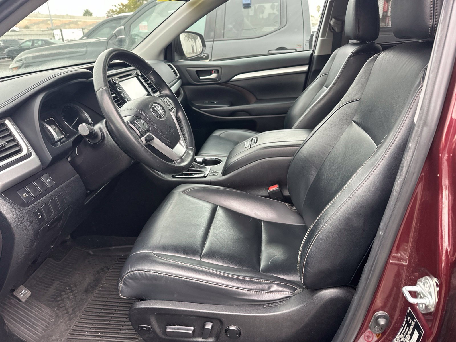 Used 2019 Toyota Highlander XLE AWD/4WD image 5