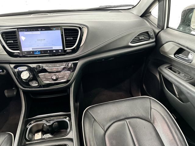 Used 2024 Chrysler Pacifica Premium image 28