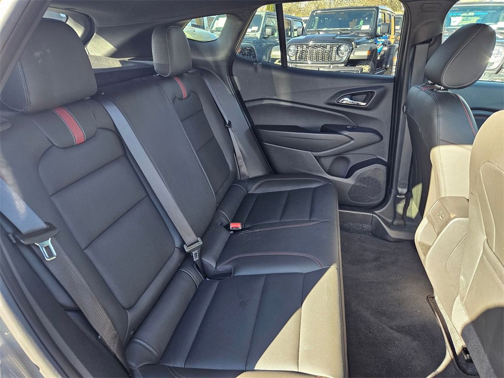 Used 2024 Chevrolet Trax RS w/ Sunroof Package image 16