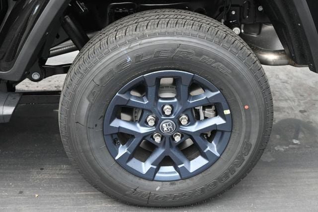 New 2026 Jeep Gladiator Sport AWD/4WD image 36
