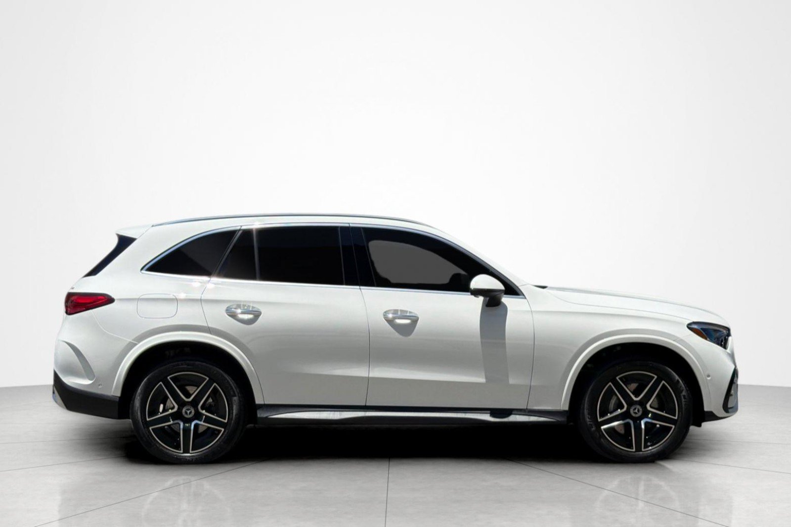 Used 2024 Mercedes-Benz GLC 300 4MATIC image 6