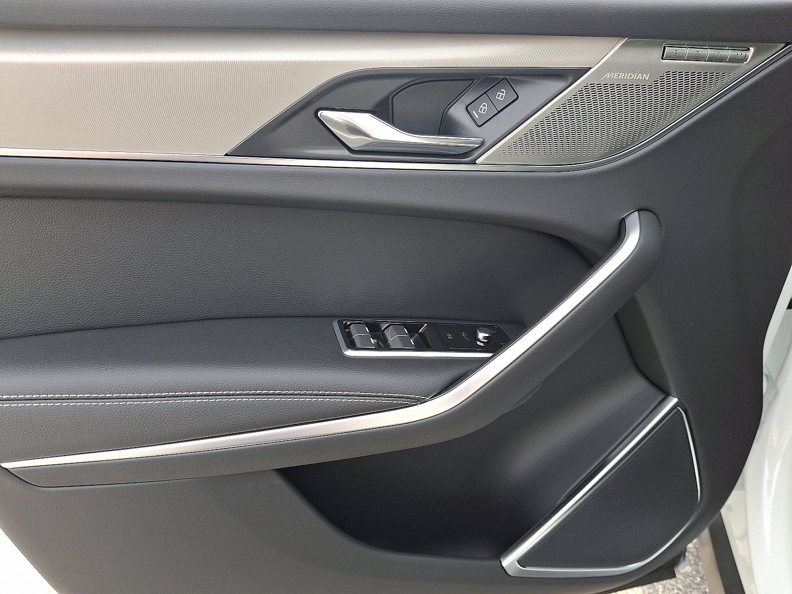 New 2026 Jaguar F-PACE R-Dynamic S image 10