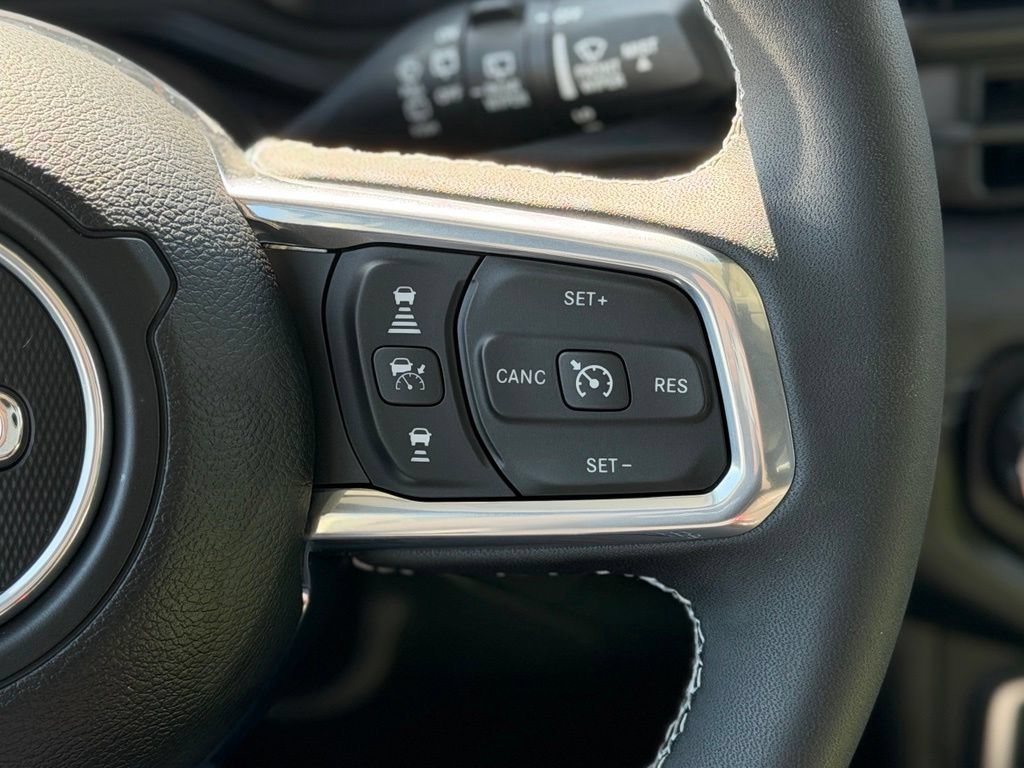 Used 2025 Jeep Wrangler Unlimited Sahara w/ Technology Group AWD/4WD image 9