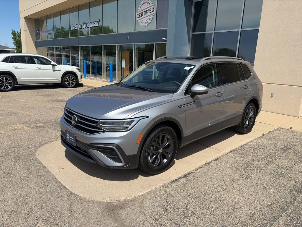 Certified 2023 Volkswagen Tiguan SE w/ Panoramic Sunroof Package AWD/4WD image 4