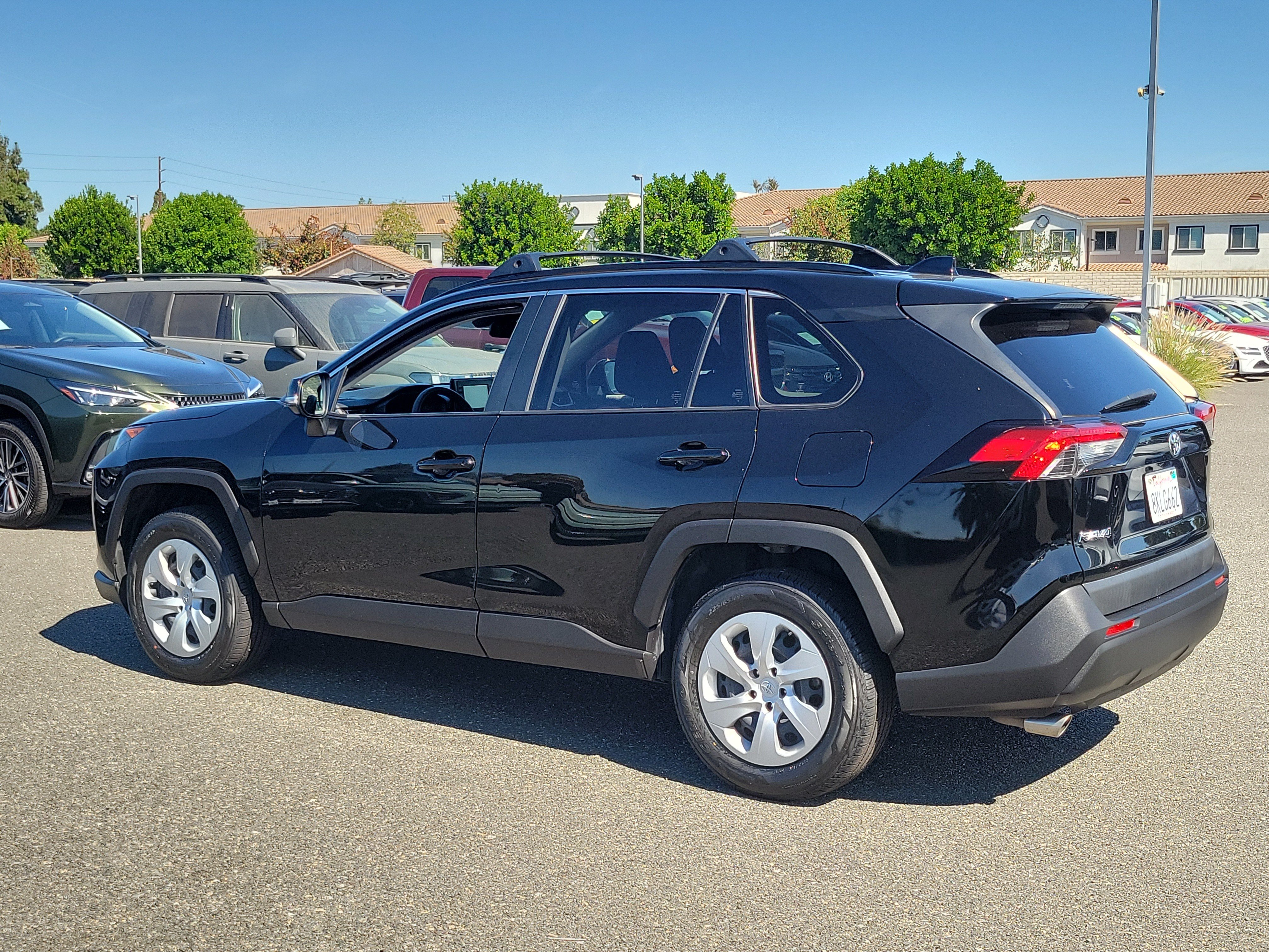 Used 2019 Toyota RAV4 LE w/ Carpet Mat Package FWD image 27