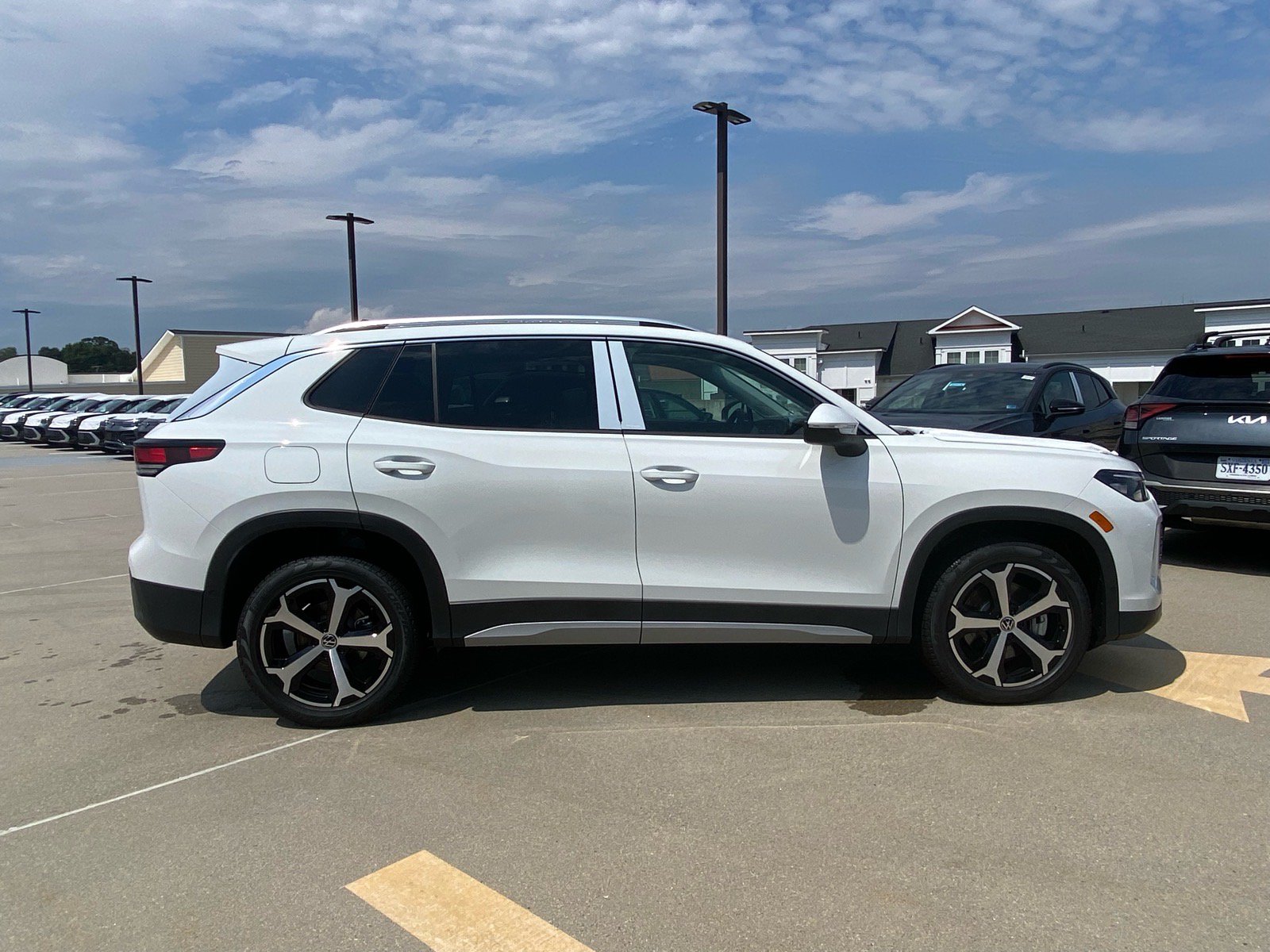 New 2026 Volkswagen Tiguan SE AWD/4WD image 2