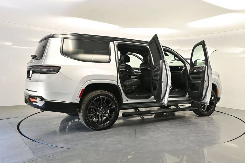 Used 2024 Jeep Grand Wagoneer Series II Obsidian w/ Quick Order Packagew 28T AWD/4WD image 43