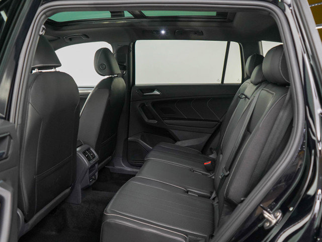 Used 2023 Volkswagen Tiguan SE R-Line image 16