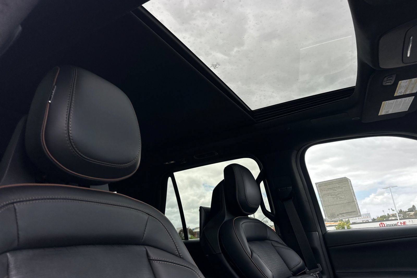 New 2026 Lincoln Navigator L Black Label AWD/4WD image 18