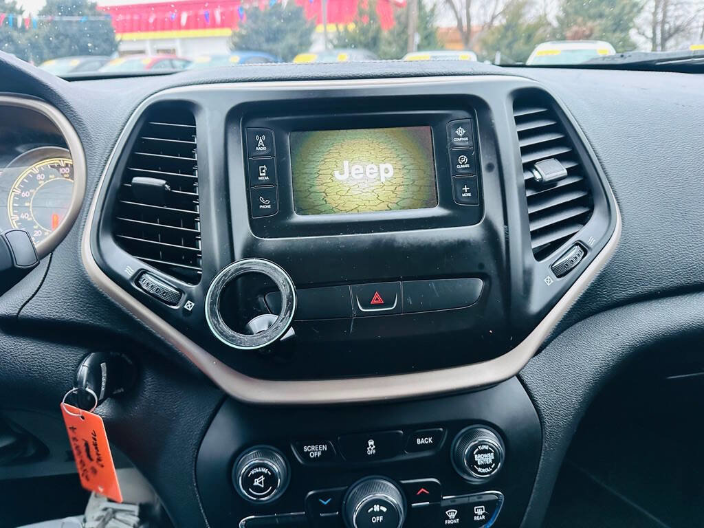 Used 2016 Jeep Cherokee Latitude w/ Cold Weather Group image 13