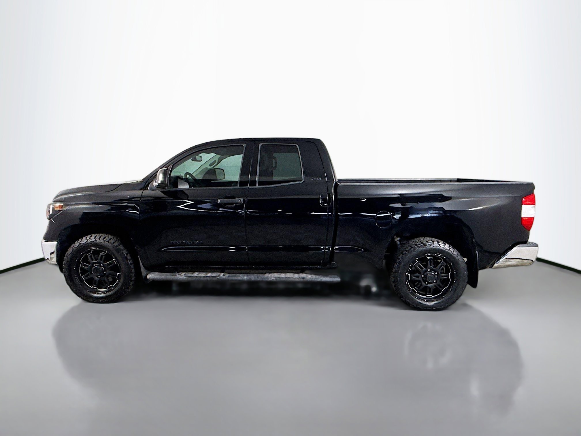 Used 2017 Toyota Tundra SR5 w/ SR5 Upgrade Package image 6