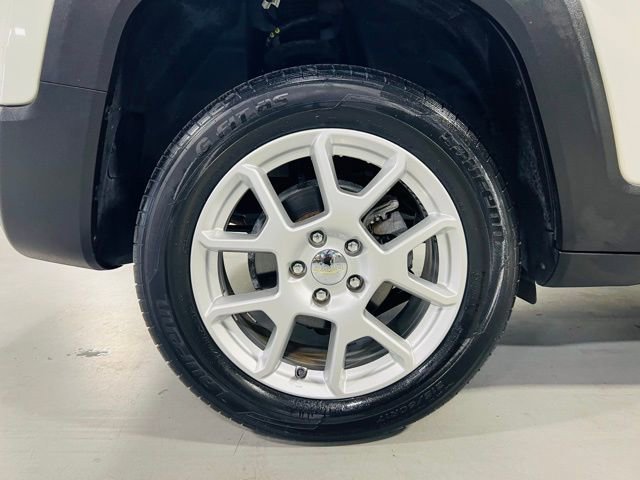 Used 2019 Jeep Renegade Latitude w/ Cold Weather Group image 10