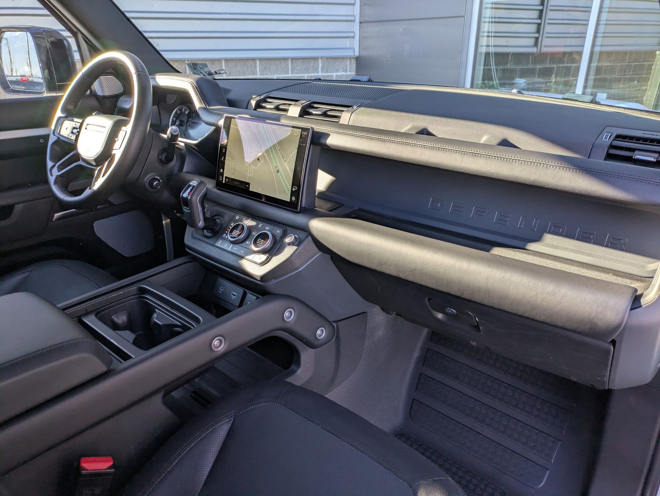 Used 2023 Land Rover Defender 130 X-Dynamic SE image 32