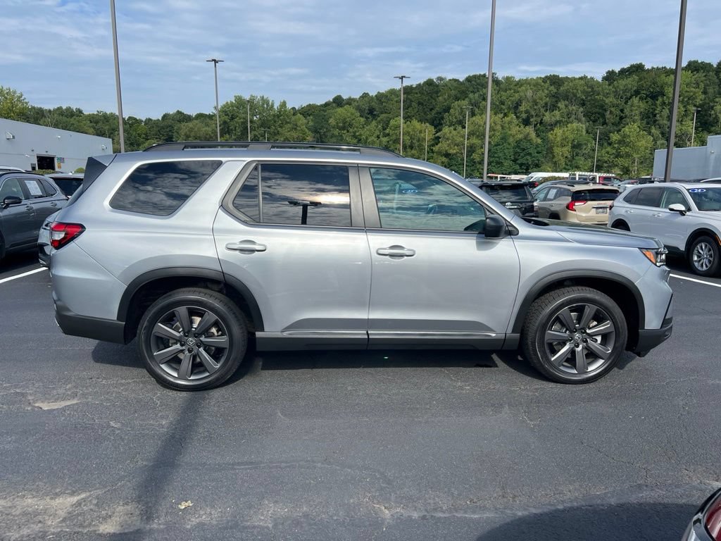 Used 2024 Honda Pilot Sport image 6
