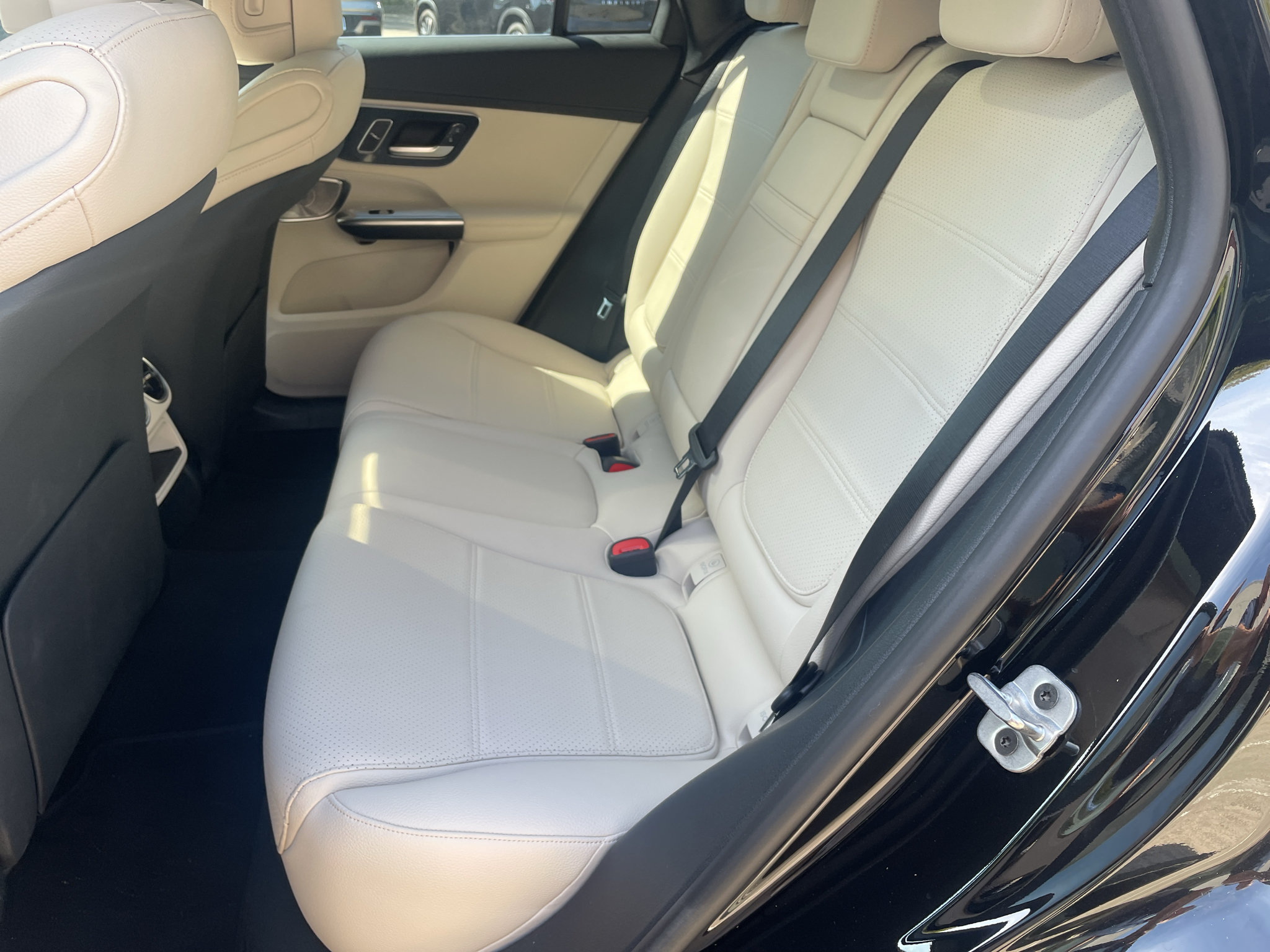 Used 2025 Mercedes-Benz GLC 300 4MATIC image 15