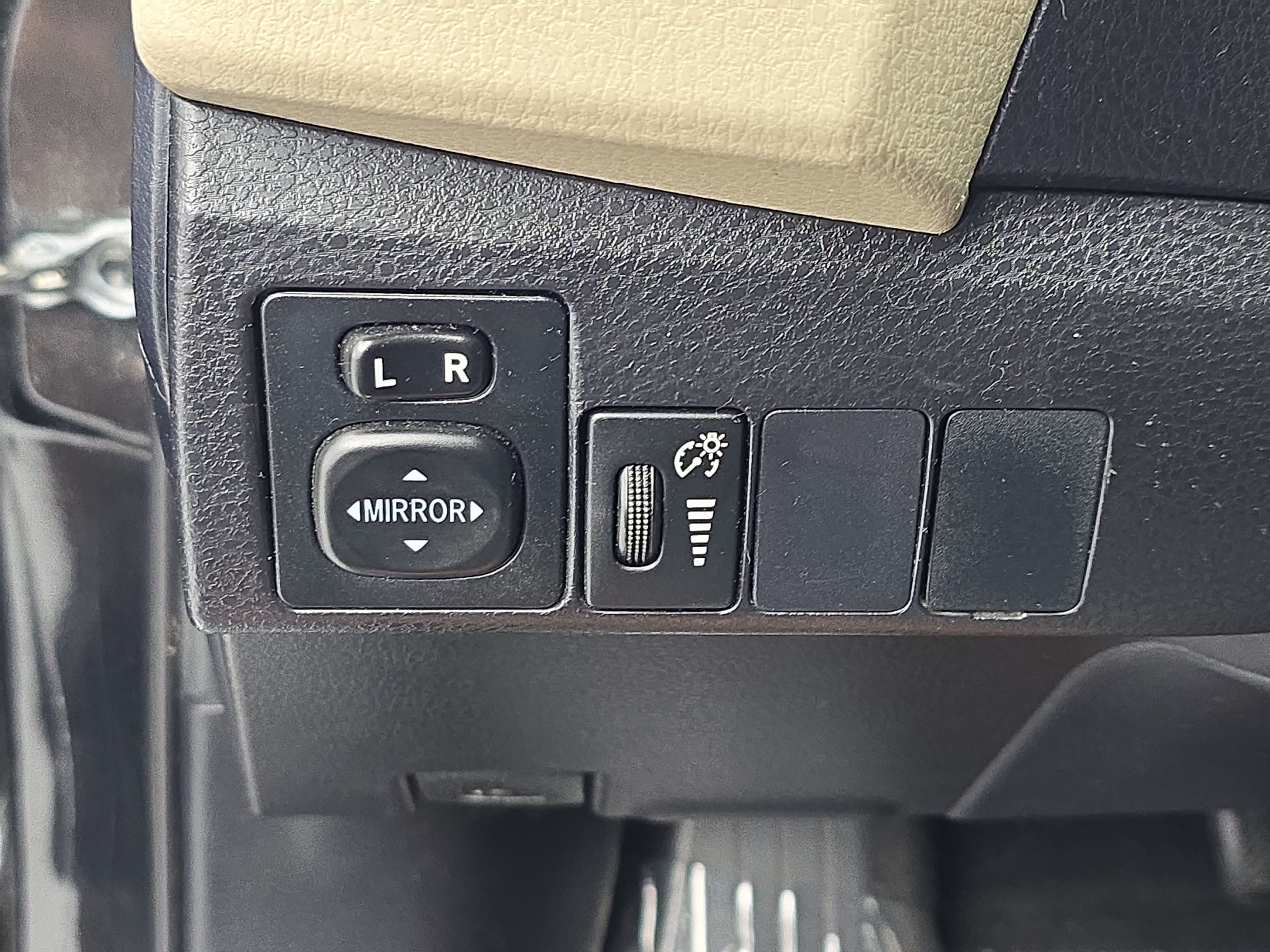 Used 2016 Toyota Corolla LE FWD image 24