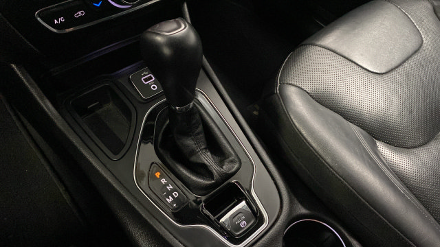 Used 2019 Jeep Cherokee Limited FWD image 20