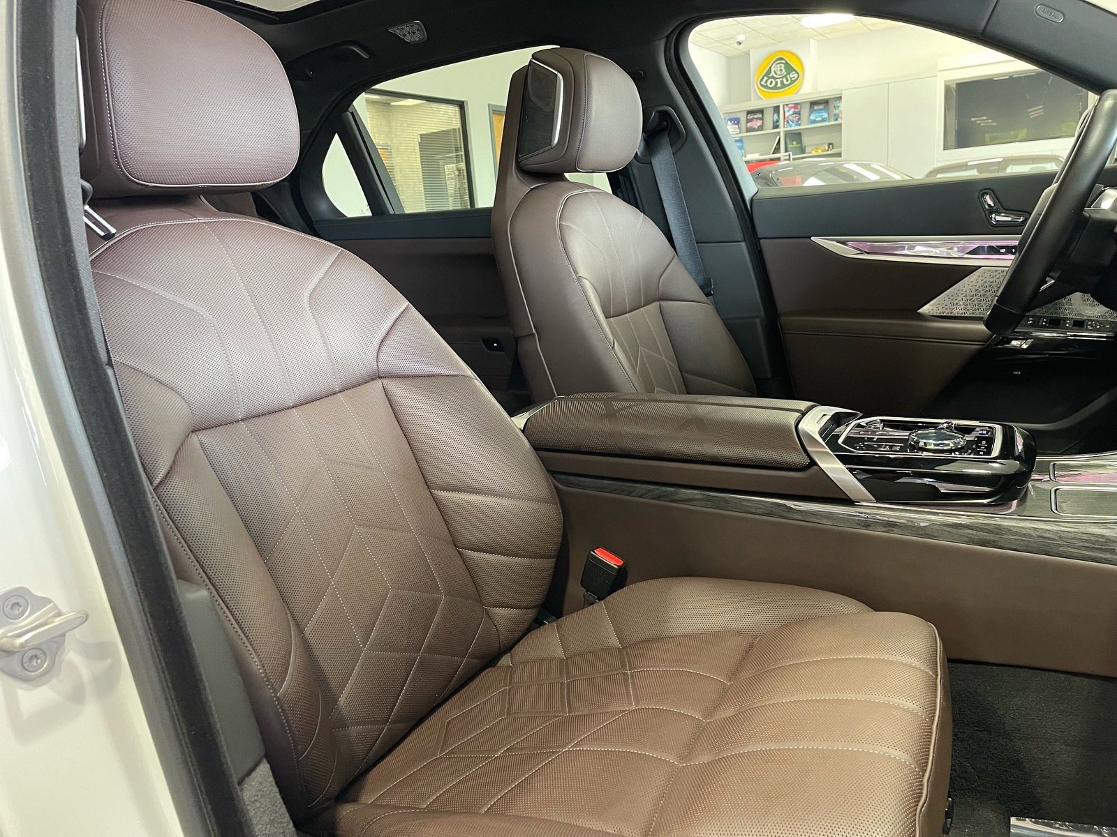 Used 2024 BMW i7 xDrive60 AWD/4WD image 41