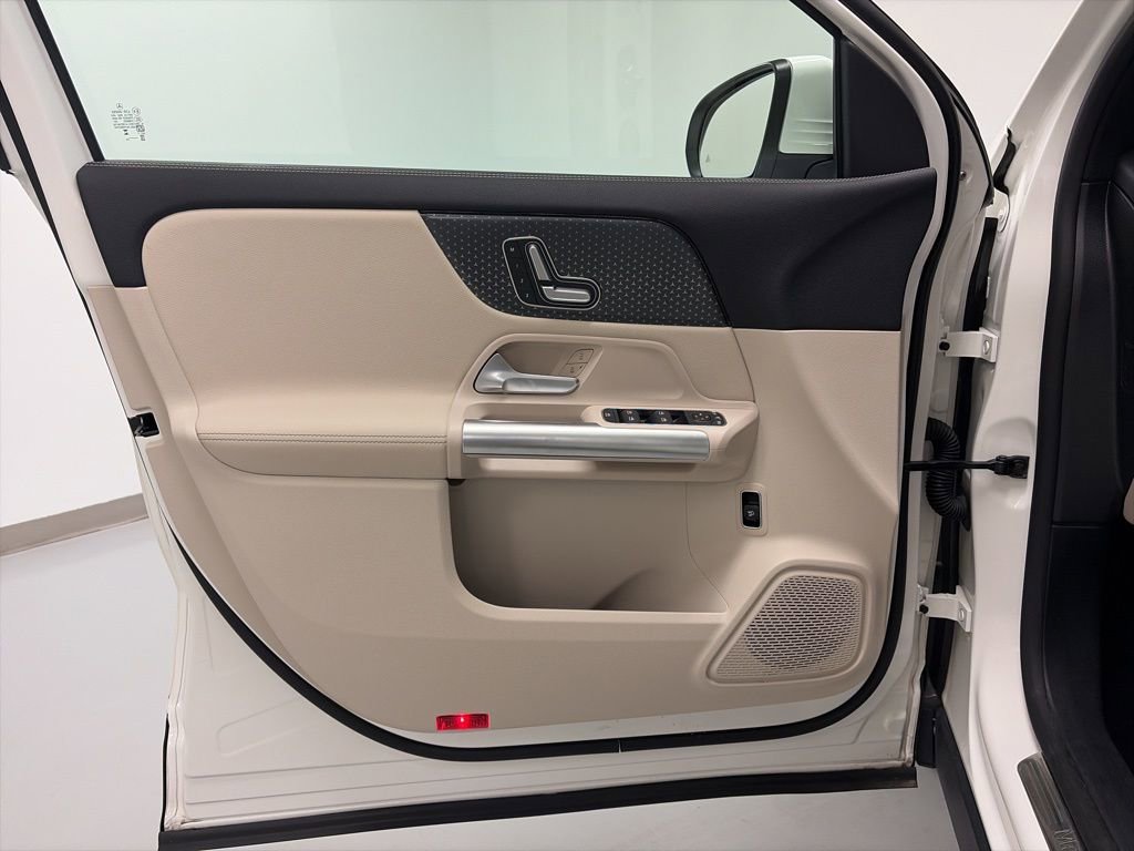 Certified 2025 Mercedes-Benz GLA 250 4MATIC image 12