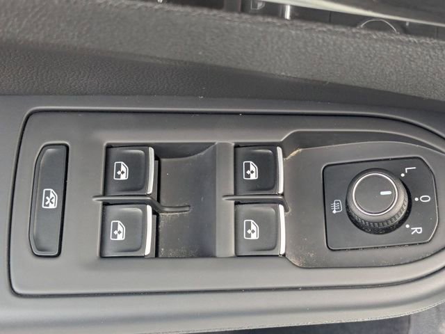 Used 2022 Volkswagen GTI SE image 16