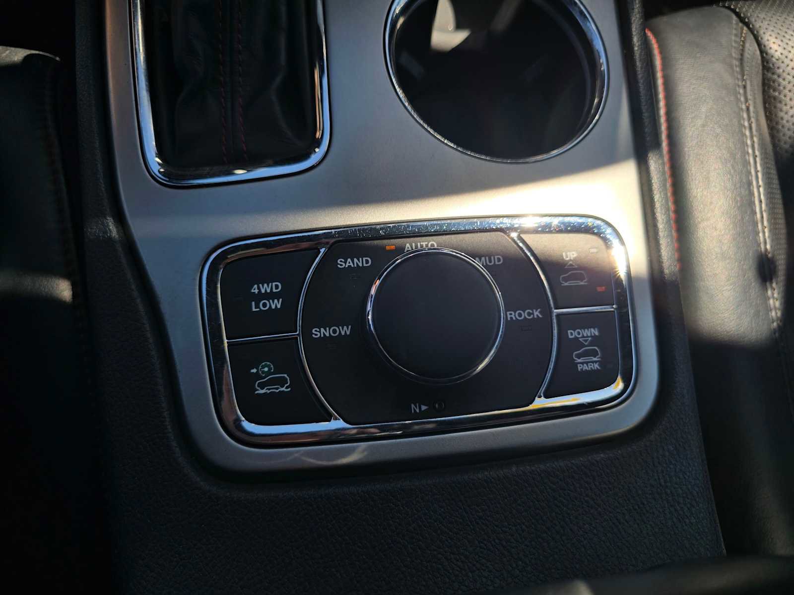 Used 2018 Jeep Grand Cherokee Trailhawk w/ Trailhawk Luxury Group image 36