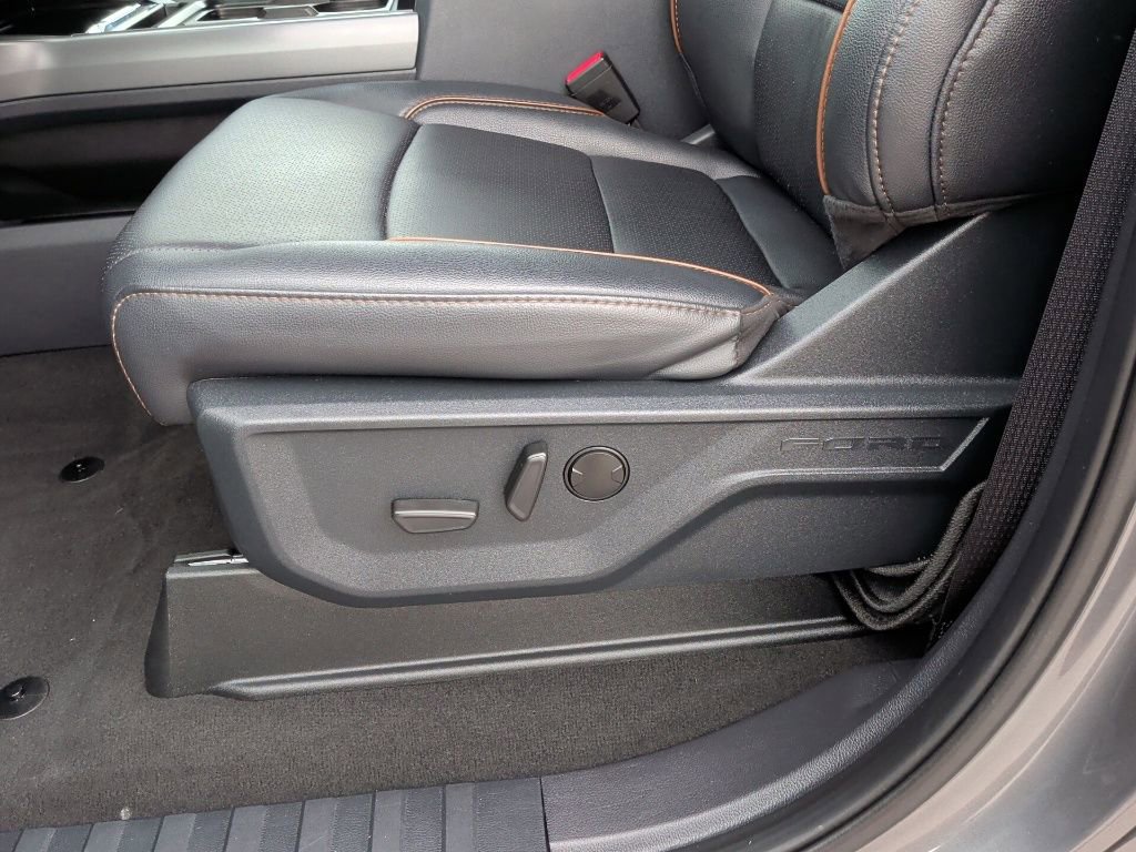 Used 2026 Ford F450 Lariat w/ FX4 Off-Road Package image 14