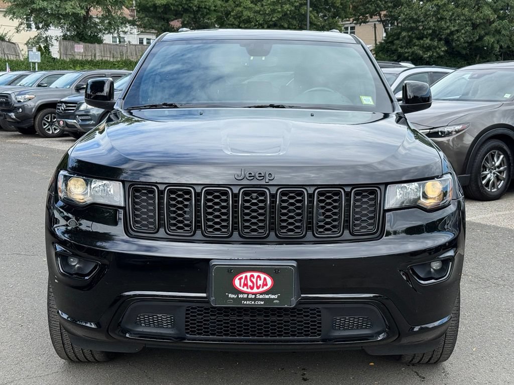 Used 2022 Jeep Grand Cherokee Laredo X AWD/4WD image 3