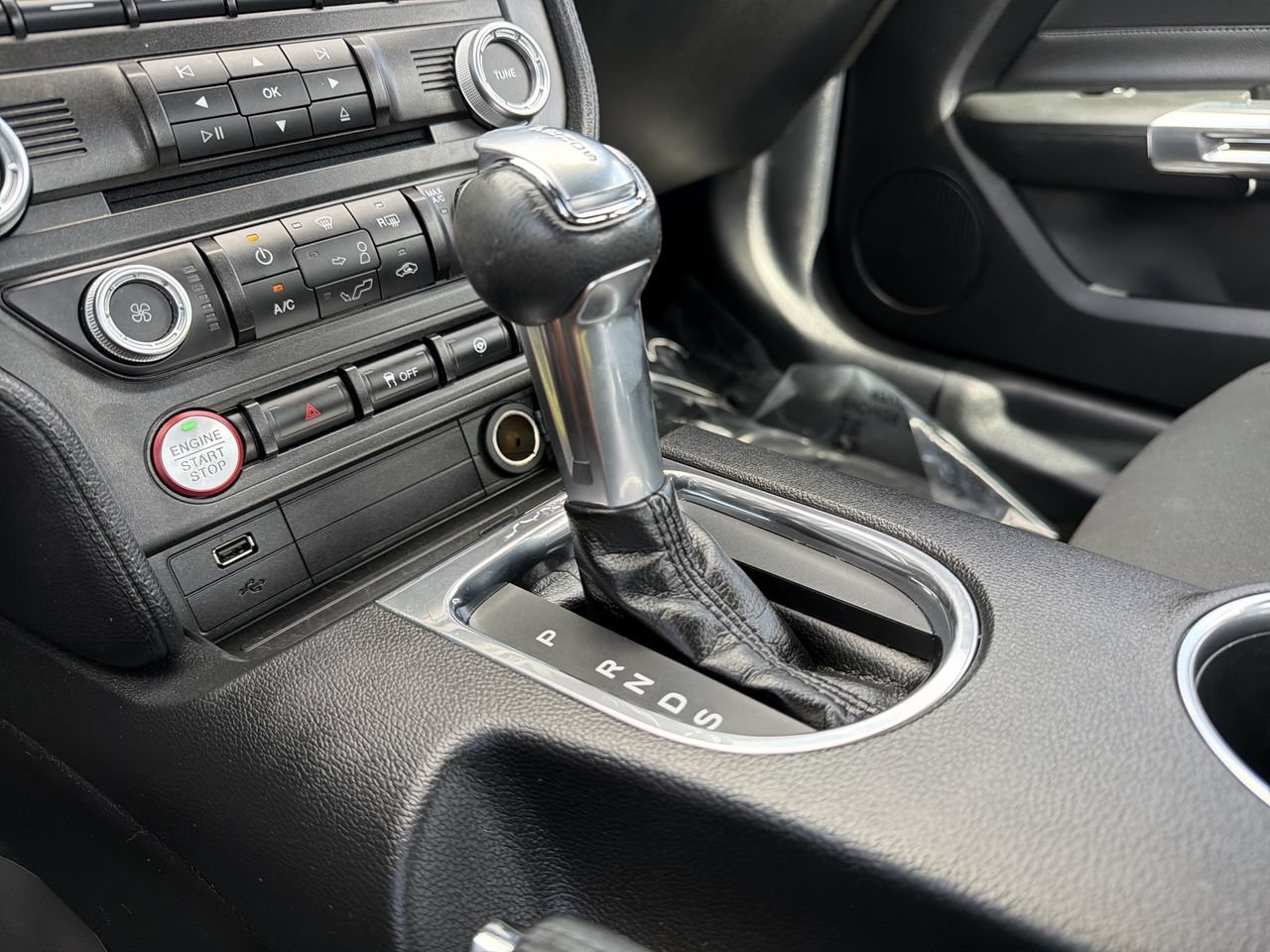 Used 2018 Ford Mustang Coupe RWD image 22