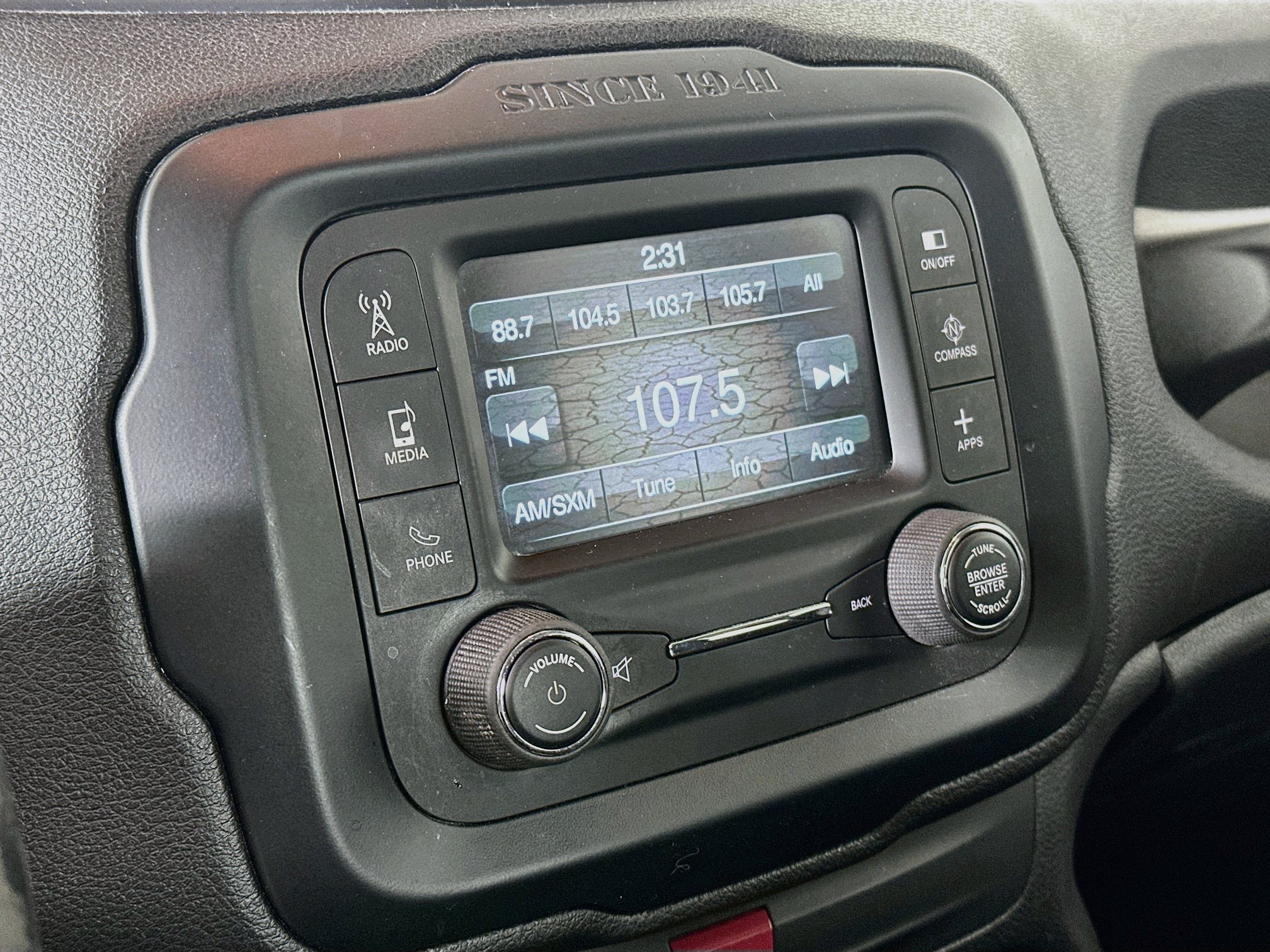 Used 2017 Jeep Renegade Latitude AWD/4WD image 19