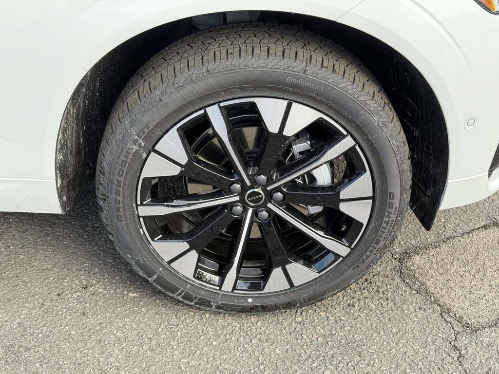 New 2026 Volvo XC60 B5 Plus w/ Protection Package Premier AWD/4WD image 24