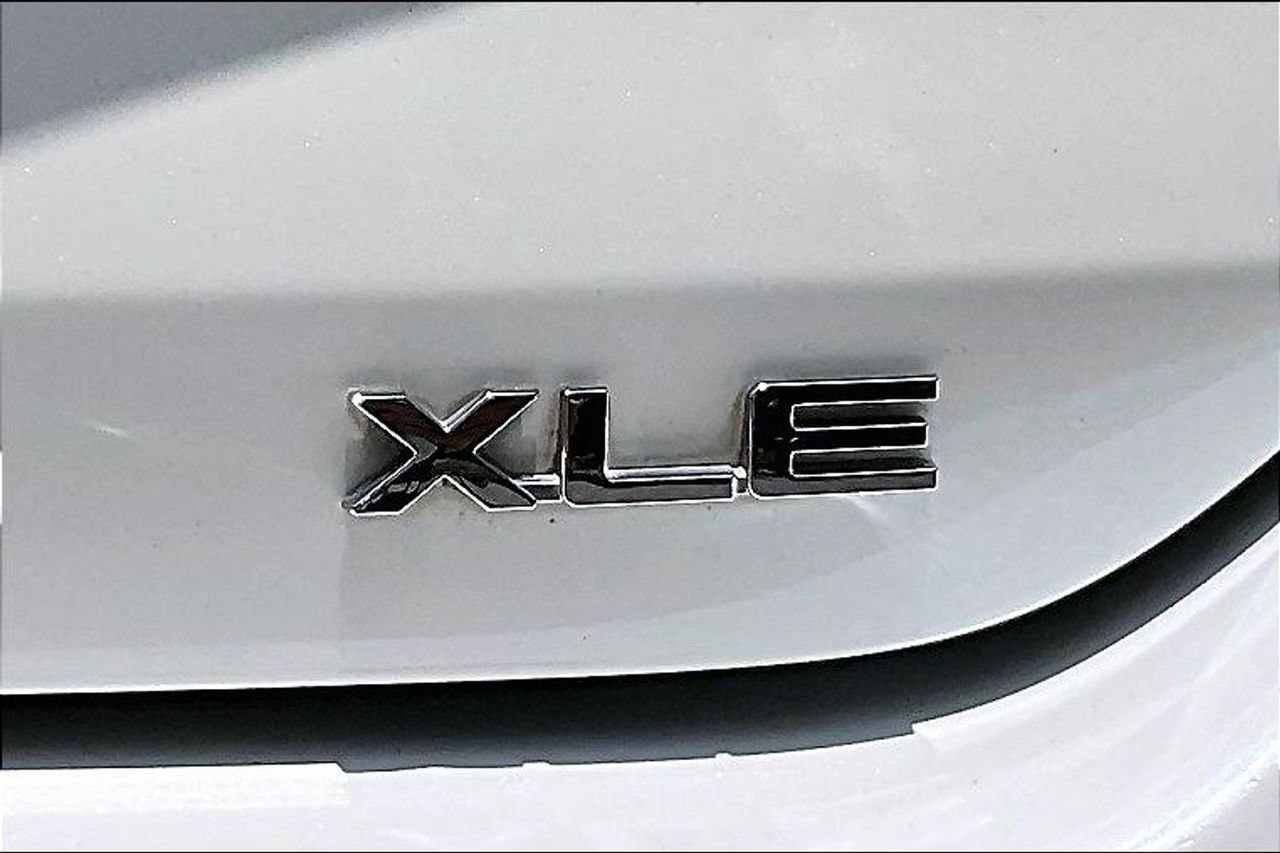 Used 2020 Toyota Highlander XLE FWD image 21