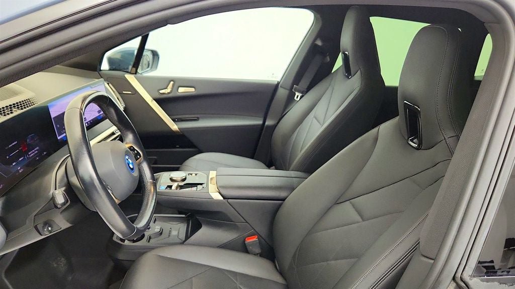 Used 2024 BMW iX xDrive50 w/ Premium Package AWD/4WD image 11