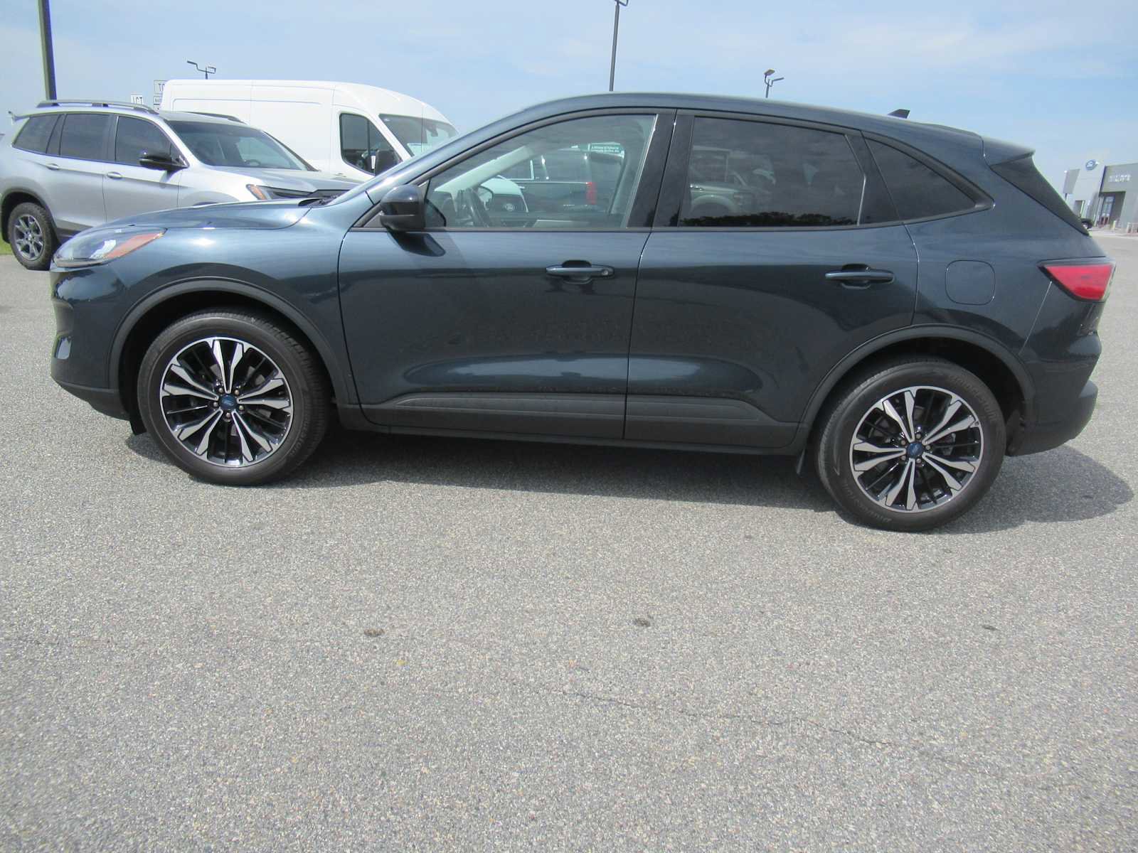 Used 2022 Ford Escape SE w/ SE Sport Appearance Package image 8