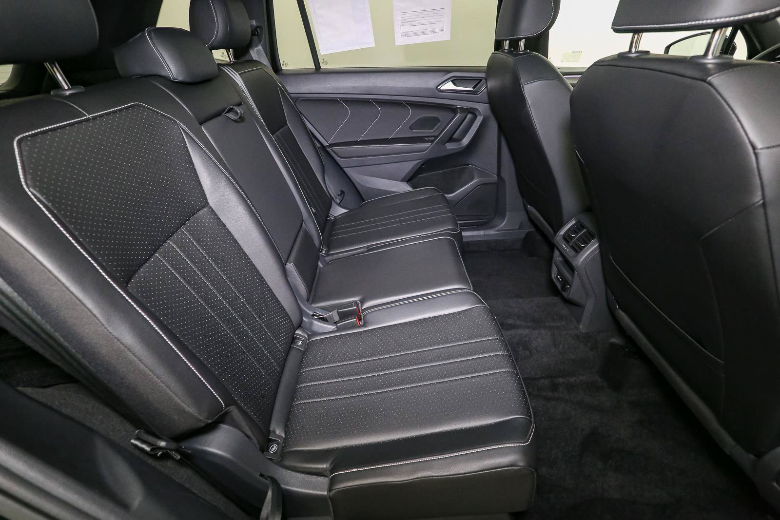 Certified 2024 Volkswagen Tiguan SE R-Line AWD/4WD image 27