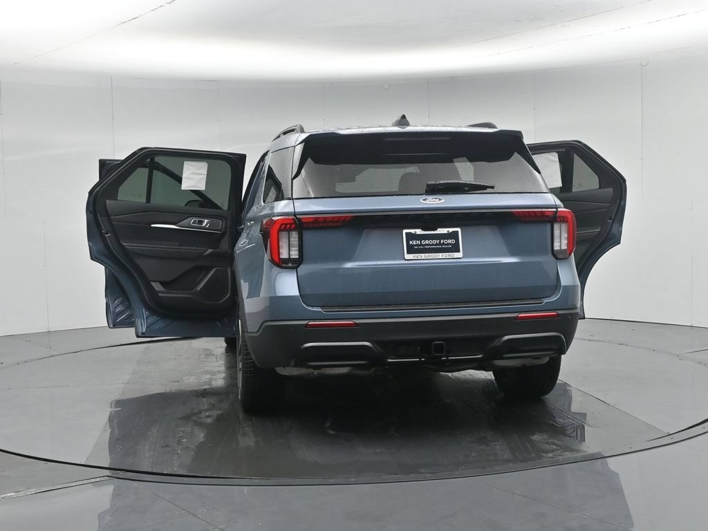 New 2026 Ford Explorer ST-Line w/ ST-Line Street Pack RWD image 33
