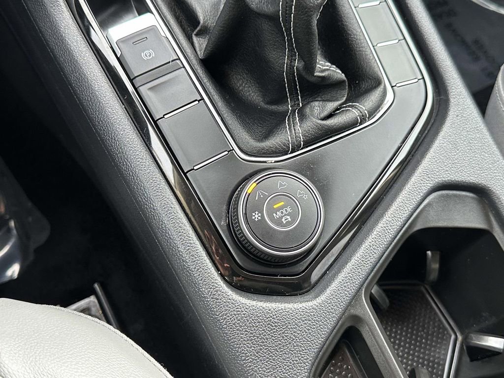 Certified 2023 Volkswagen Taos SE w/ Black Wheel Package image 31