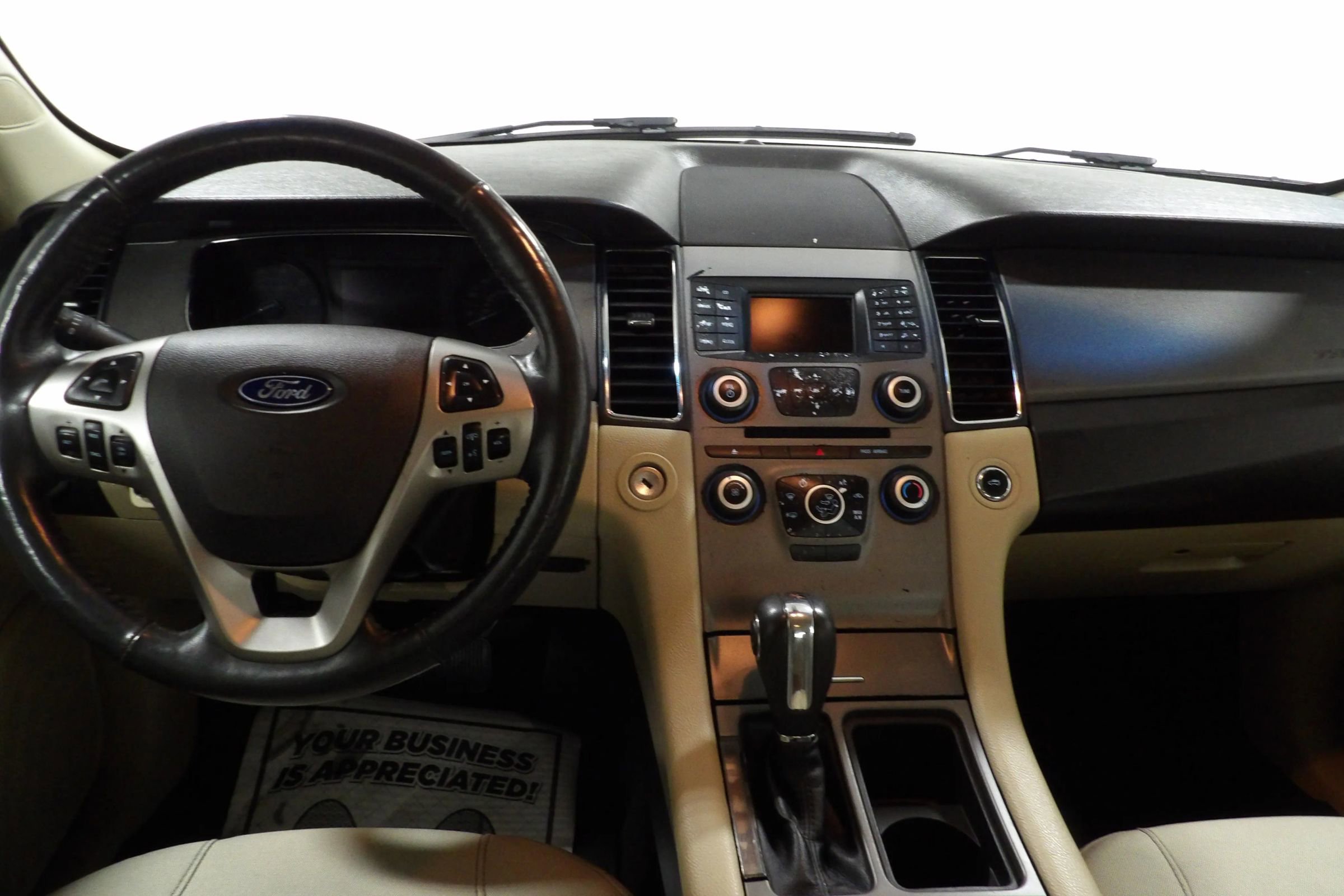 Used 2017 Ford Taurus SE image 11