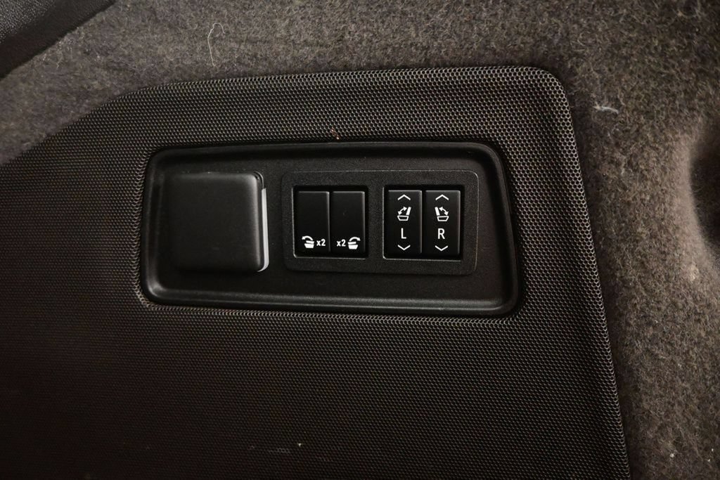 Used 2022 Cadillac Escalade Premium Luxury AWD/4WD image 42