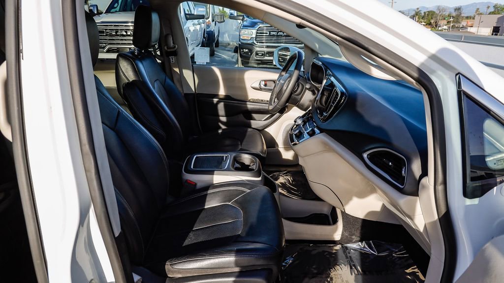 Used 2022 Chrysler Pacifica Touring-L FWD image 20