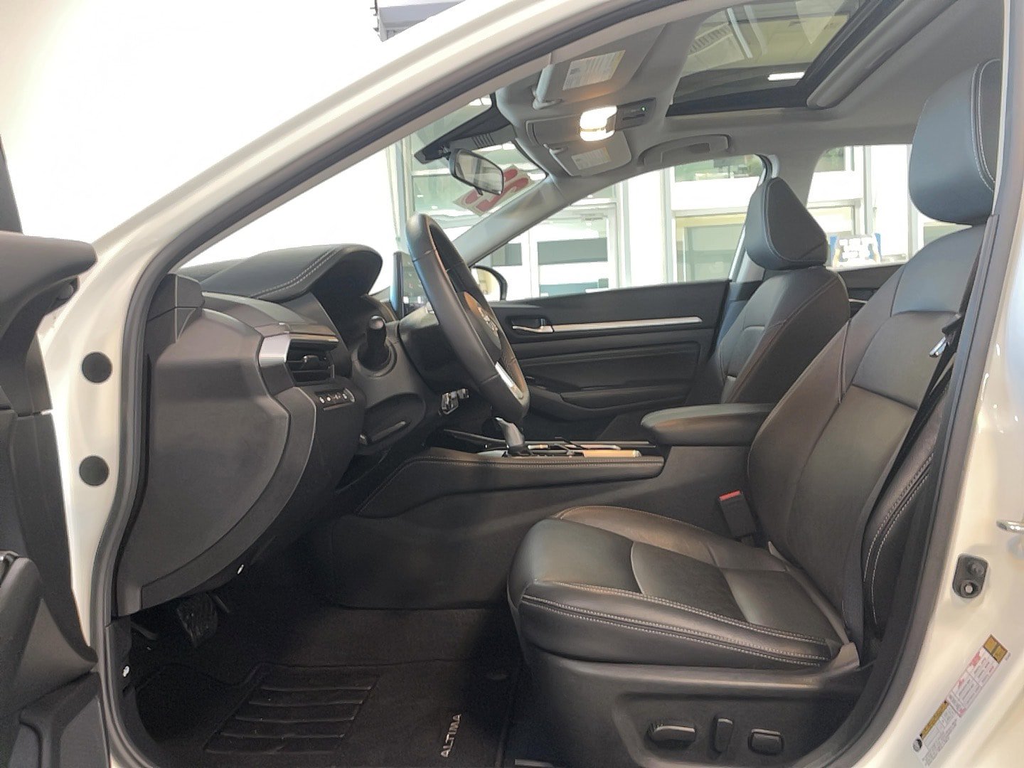Used 2023 Nissan Altima 2.5 SL FWD image 6