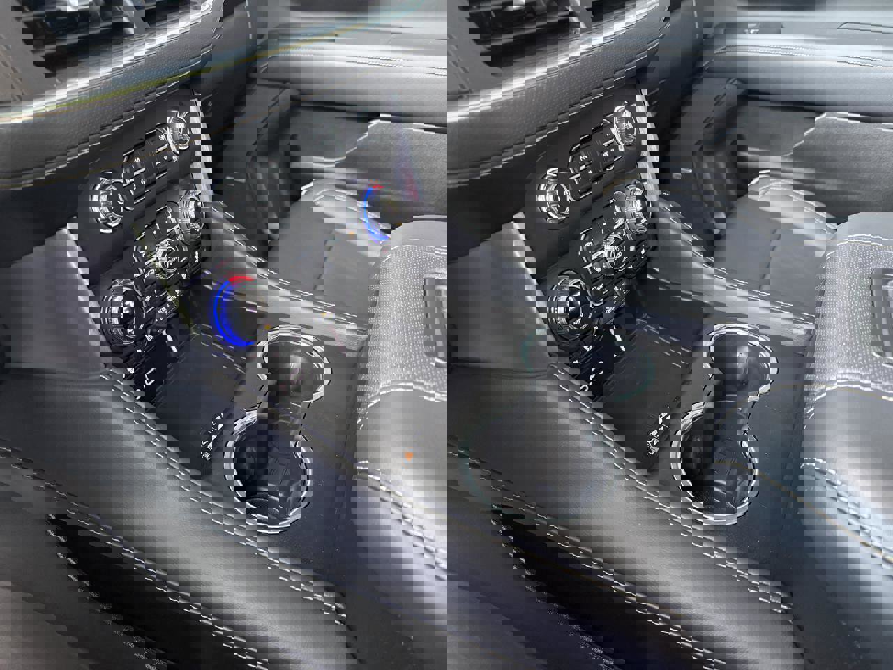 Used 2024 GMC Yukon SLT w/ SLT Luxury Package image 22