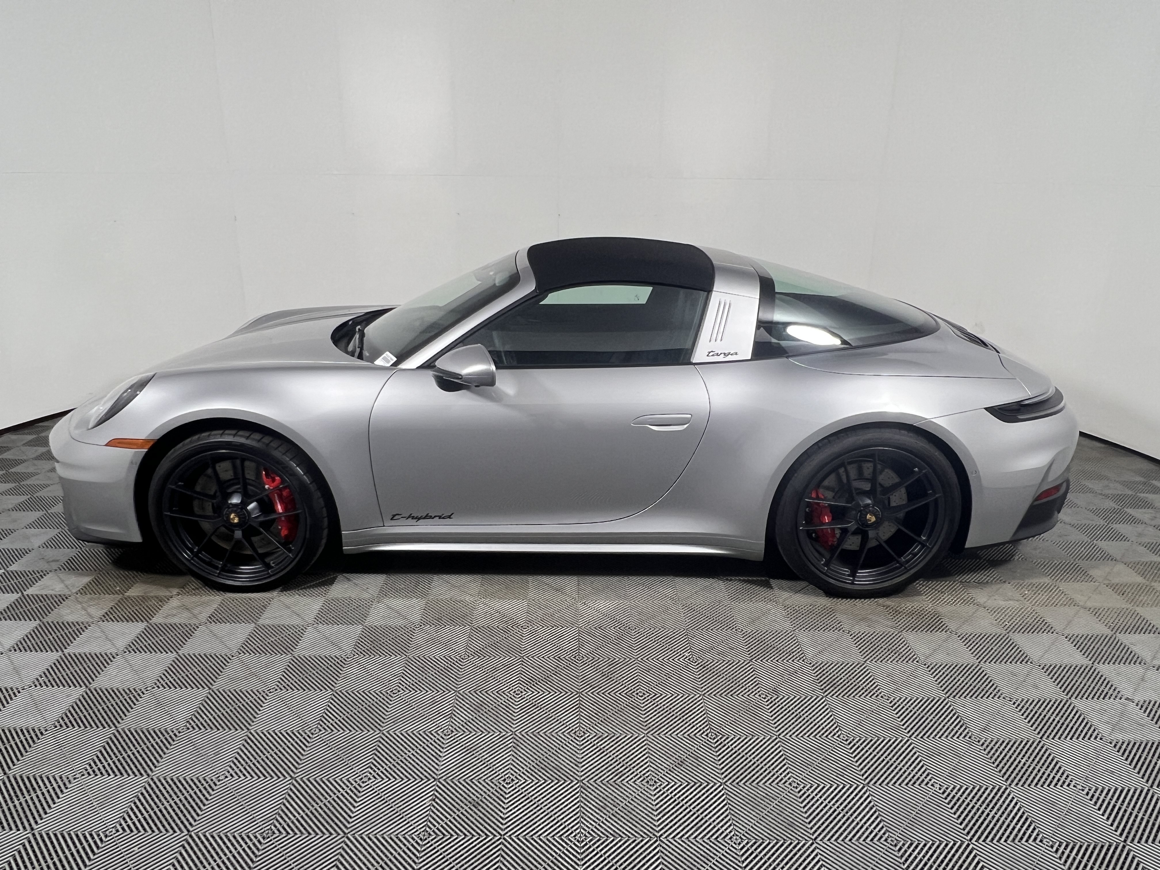 Certified 2026 Porsche 911 Targa 4 GTS AWD/4WD image 2