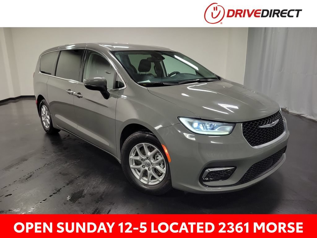 Used 2023 Chrysler Pacifica Touring-L