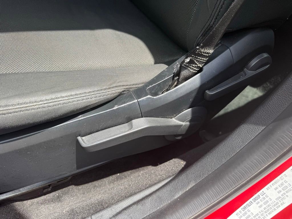 Used 2013 Dodge Avenger SE FWD image 14