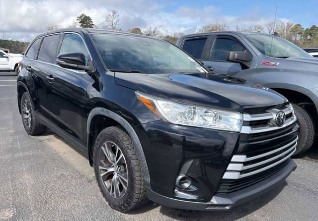 Used 2019 Toyota Highlander LE image 3
