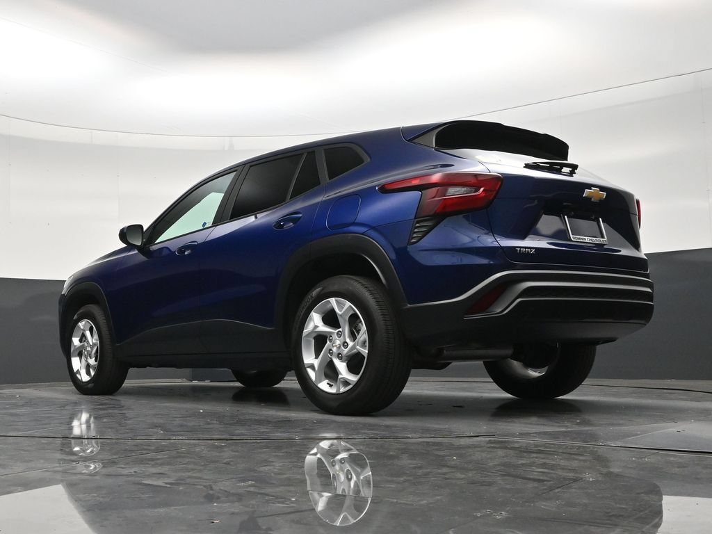Used 2024 Chevrolet Trax LS w/ LS Convenience Package FWD image 21