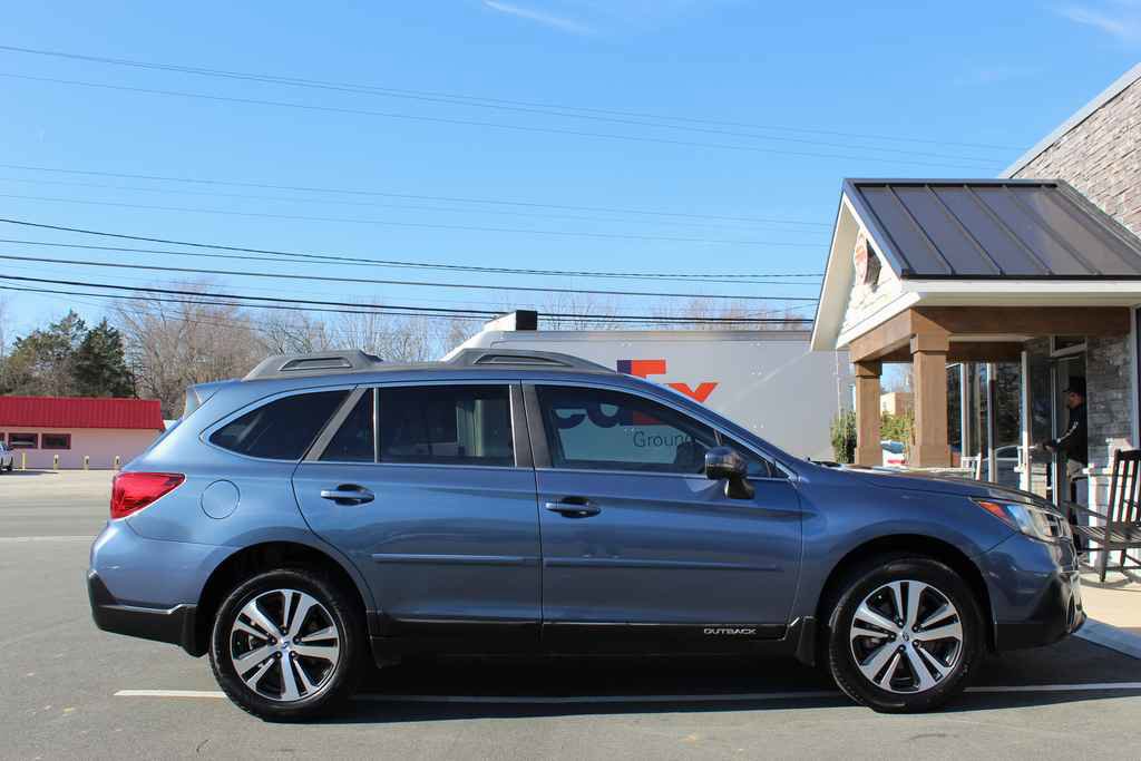 Used 2018 Subaru Outback 2.5i Limited image 4