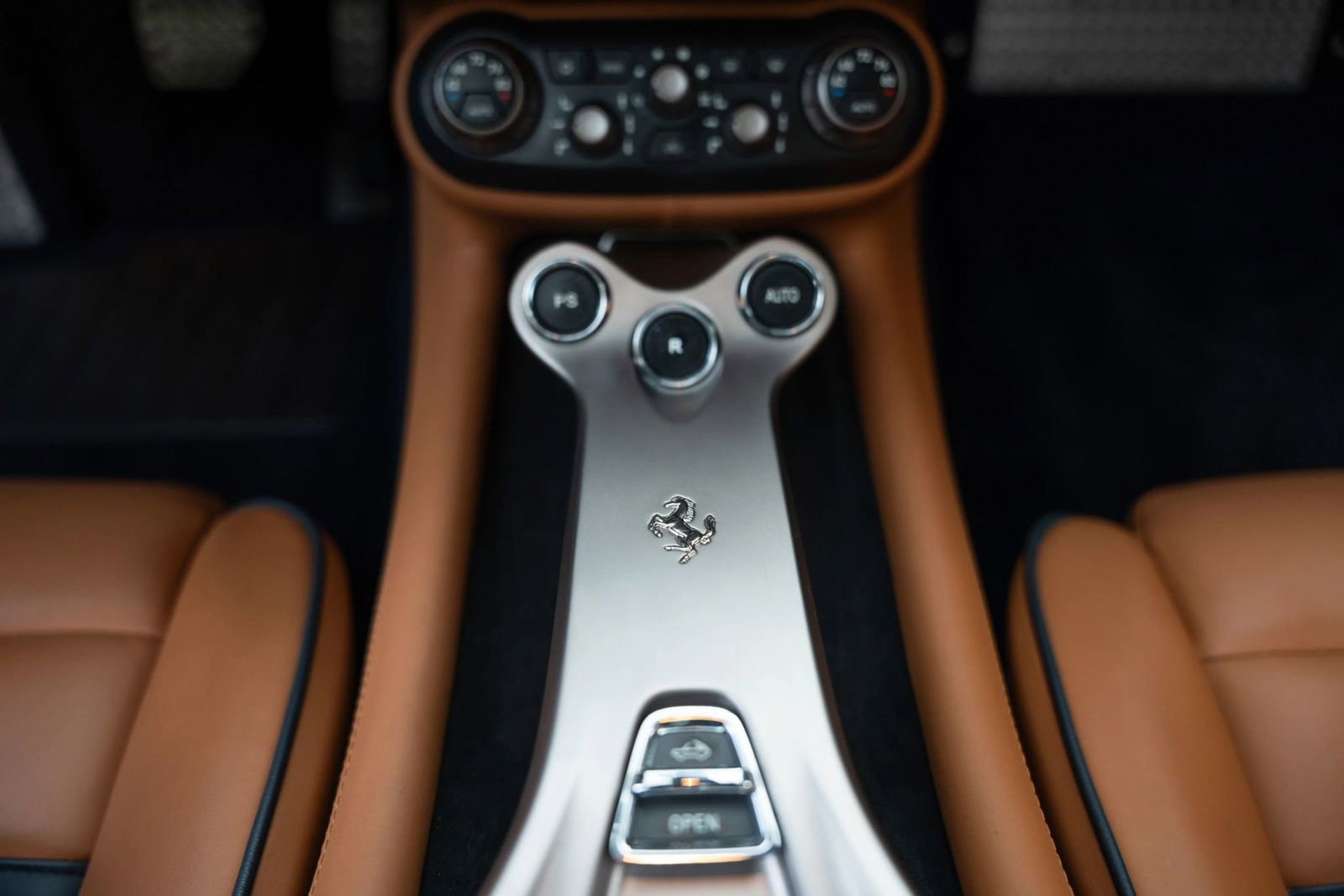 Used 2010 Ferrari California RWD image 36